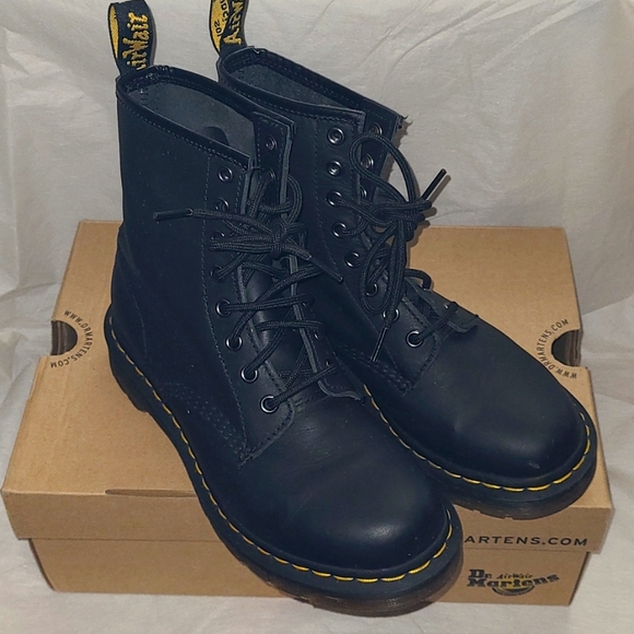 Women's Leather Lace-up Boots - Picture 7 of 8